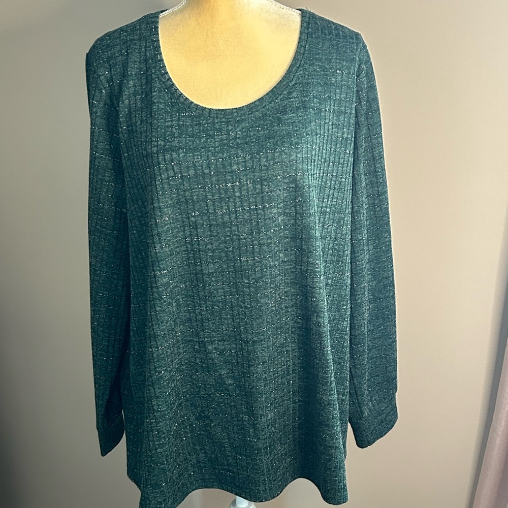 EUC One World Sweater(size XXL)